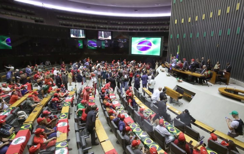 Câmara dos Deputados homenageia 40 anos de luta do MST em sessão solene