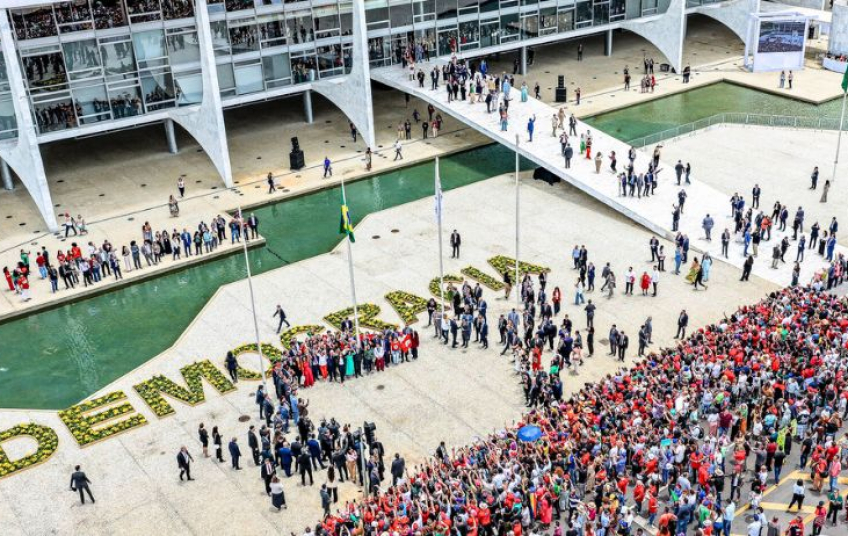 Exemplo para além do país, punição pelo 8 de Janeiro é central no combate ao golpismo