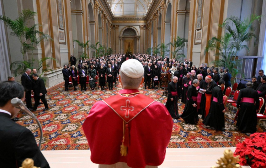 Papa condena diplomacia da força e pede respeito à Venezuela