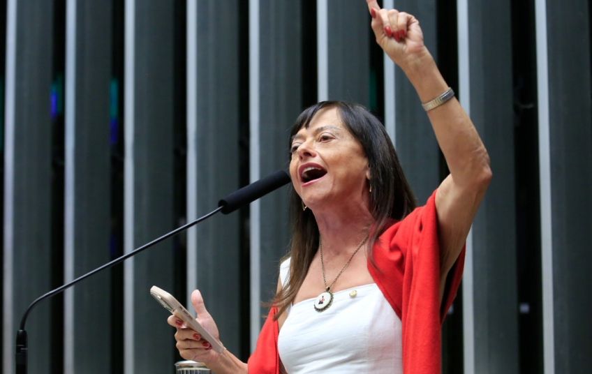 8 de março: Alice Portugal diz que fim da escala 6×1 é parte da luta feminina A Câmara dos Deputados realizou nesta quarta-feira (4) sessão solene em homenagem ao Dia Internacional da Mulher  por Iram Alfaia Publicado 04/03/2026 17:51 | Editado 05/03/2026