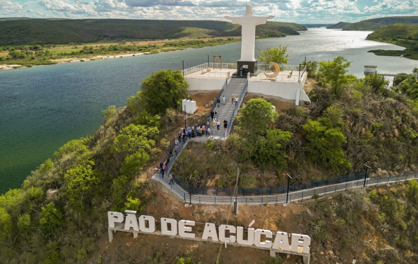 Homem é preso em Pão de Açúcar após oferecer dinheiro a criança para beijo