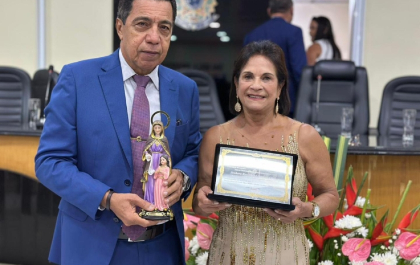 Câmara Municipal de Santana do Ipanema entrega Título de Cidadã Honorária de Santana do Ipanema à senhora Rosineide Lins