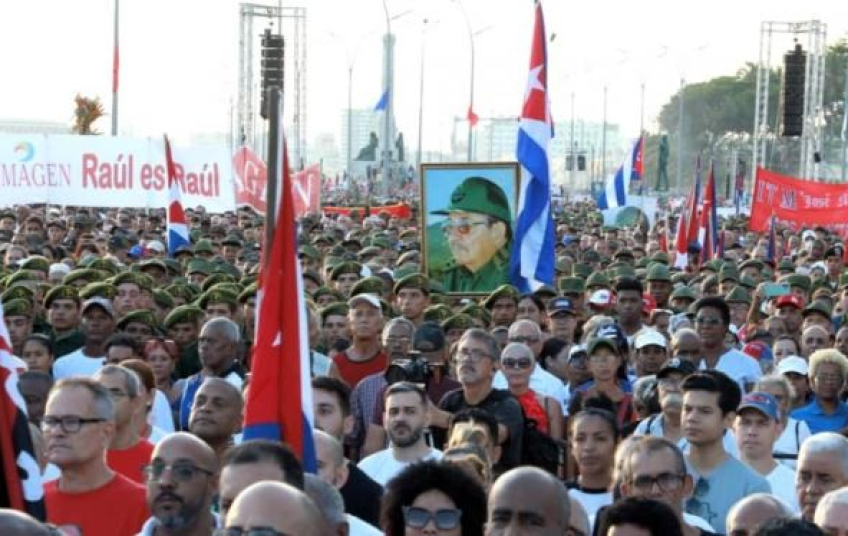 250 mil cubanos protestam nas ruas contra indiciamento de Raúl Castro