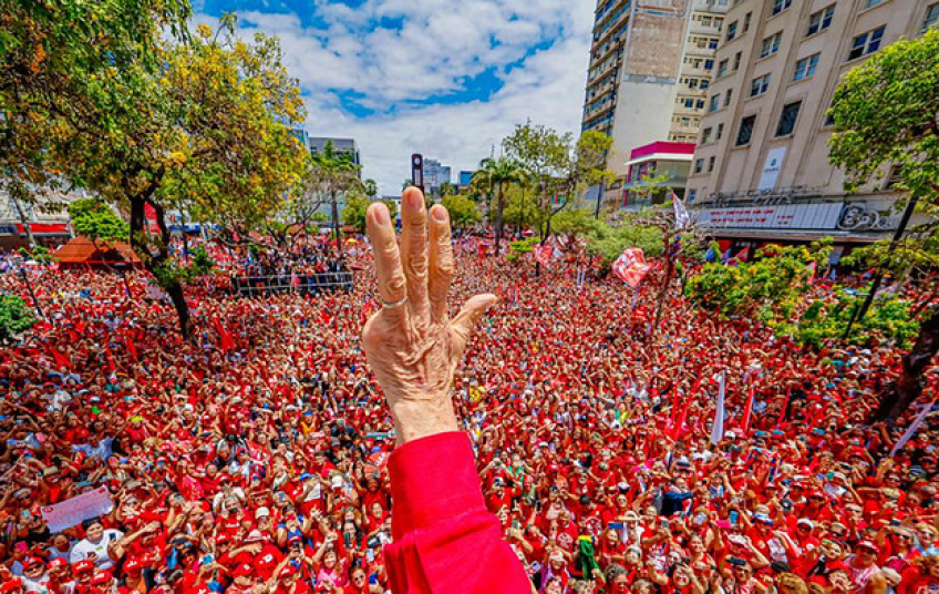 “Gente é pra brilhar”: Lula leva canção de Caetano para campanha que fala de vida real